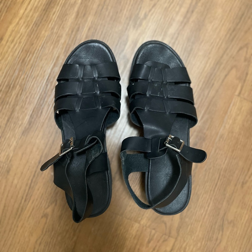 Black chunky platform sandal